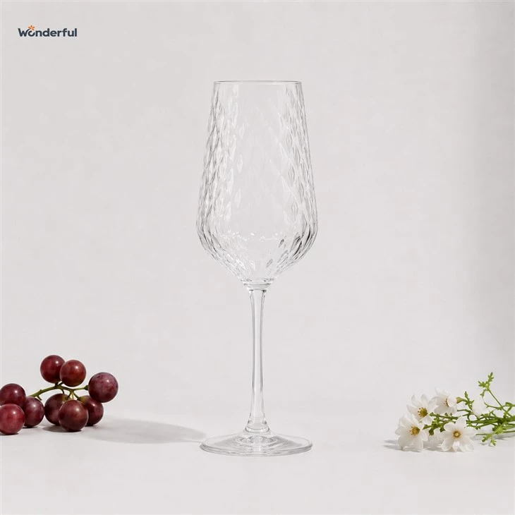 400 Ml Hammered Diamond Embossed Tall Stem Wine Glass