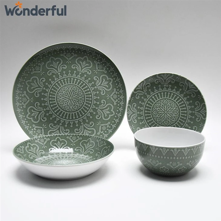 Wholesales 24pcs Sophisticated Monochromatic Spiral Ceramic Dinnerware Set